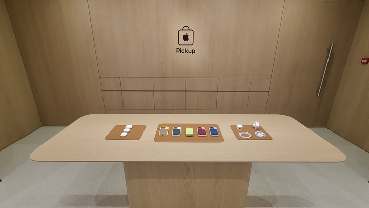 first apple store in malaysia