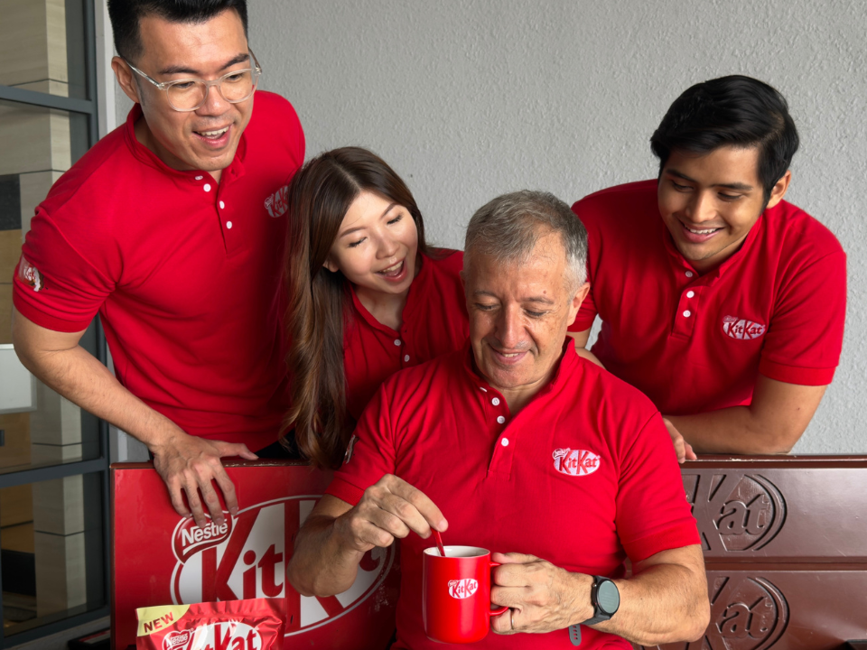 Juan Aranols, Chief Executive Officer of Nestlé (Malaysia) Berhad (seated) enjoying the new KitKat® Chocolate Drink with the KitKat® team.