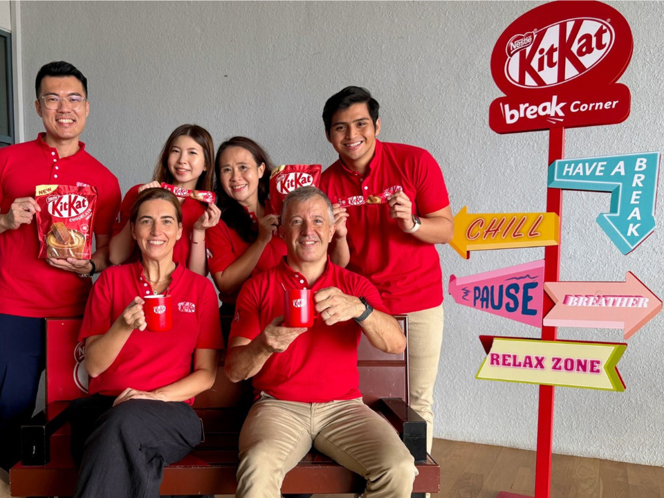 (Seated from left to right) Carlota Casellas, Business Executive Officer of Nestlé Confectionery and Juan Aranols, Chief Executive Officer of Nestlé (Malaysia) Berhad, join the KitKat® team in high spirits as they celebrate the launch of the world’s first ever KitKat® Chocolate Drink