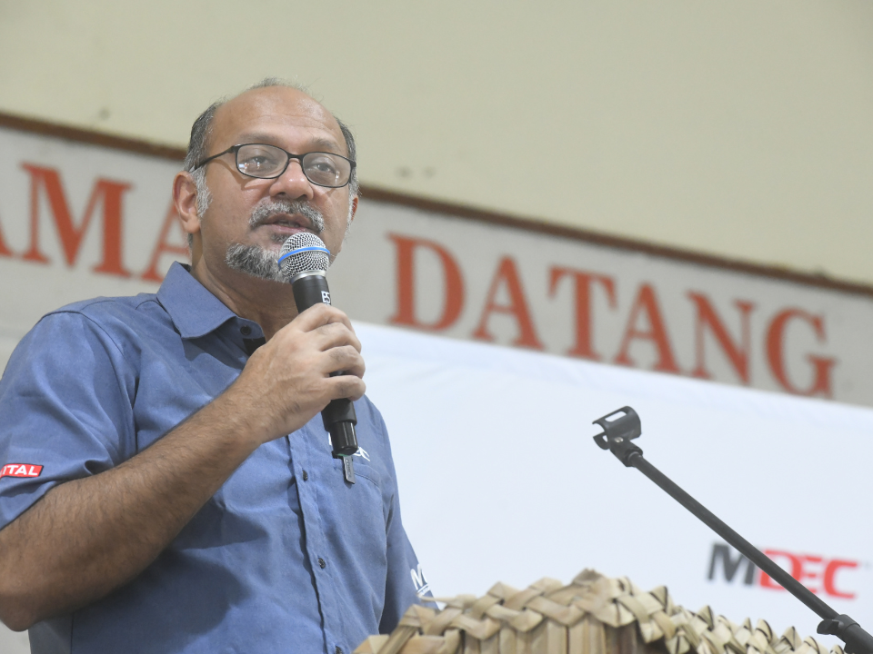 YB Tuan Gobind giving speech at the Sentuhan Kasih program especially aimed towards improving the orang asli community 