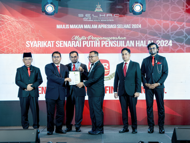 Central Sugars Refinery Sdn Bhd (CSR), Malaysia’s leading producer of high-quality sugar products, proudly announces the renewal of its prestigious Halal certification whitelist status by the Selangor State Government.