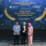 The Group Chief Executive Officer of Pos Malaysia Berhad, Charles Brewer, was honoured with the Forward Faster CEO Award 2024 in the Large Company category at the Forward Faster Sustainability Awards 2024, hosted by the UN Global Compact Network Malaysia & Brunei (UNGCMYB).