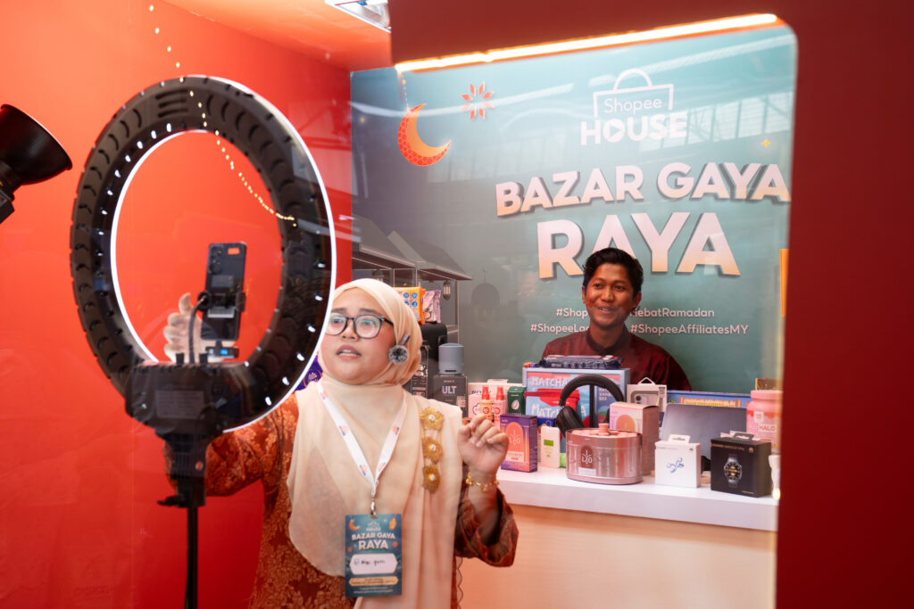 Bazar Gaya Raya