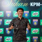 Azeem Fahmi, MILO Malaysia sports ambassador, giving a thumbs up in front of a MILO and MSSM backdrop