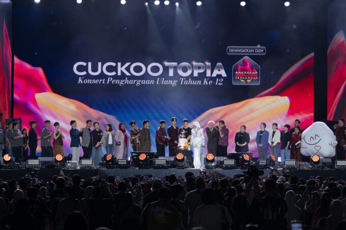 CUCKOOTOPIA 12th anniversary cake-cutting ceremony with CUCKOO Malaysia management and brand ambassadors at Stadium Merdeka