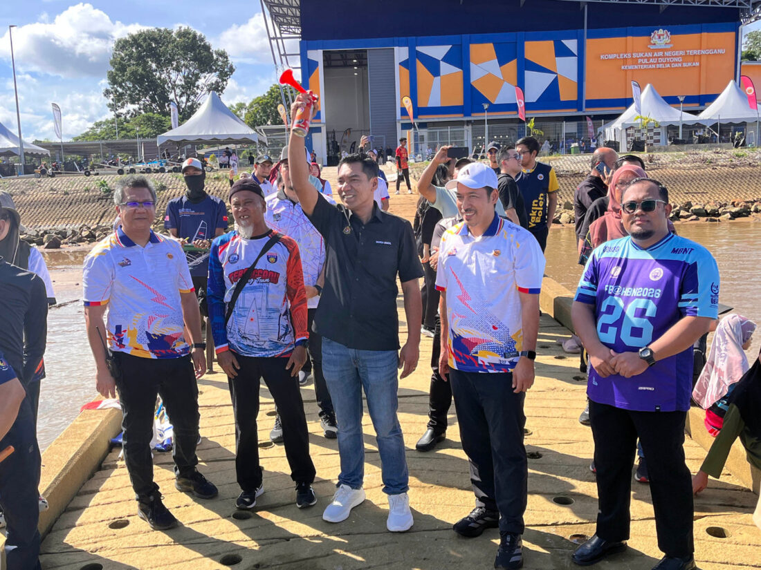 Deputy Youth and Sports Minister Mordi Bimol officiates the KIBAR 2026 Terengganu launch at Pulau Duyong