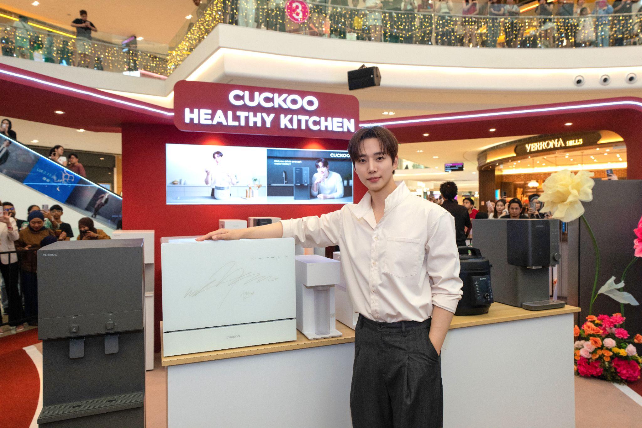 Lee Junho at the CUCKOO Healthy Kitchen with the CUCKOO GRANITE Water Purifier and CUCKOO QUBE Dishwasher