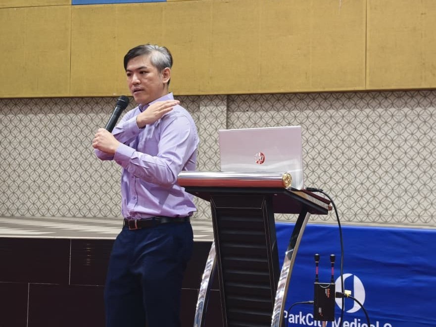 ParkCity Medical Centre orthopaedic surgeon Dr Leong Yung Chin giving a joint health talk