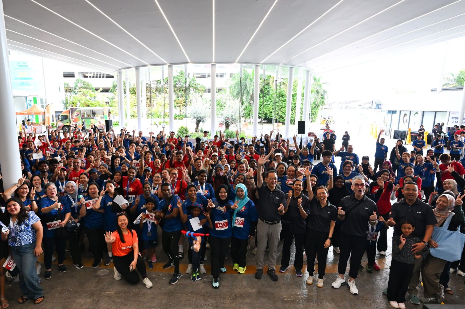 SJMC Run 2026 participants gather for a group photo at Subang Jaya Medical Centre
