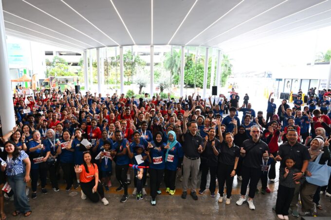 SJMC Run 2026 participants gather for a group photo at Subang Jaya Medical Centre