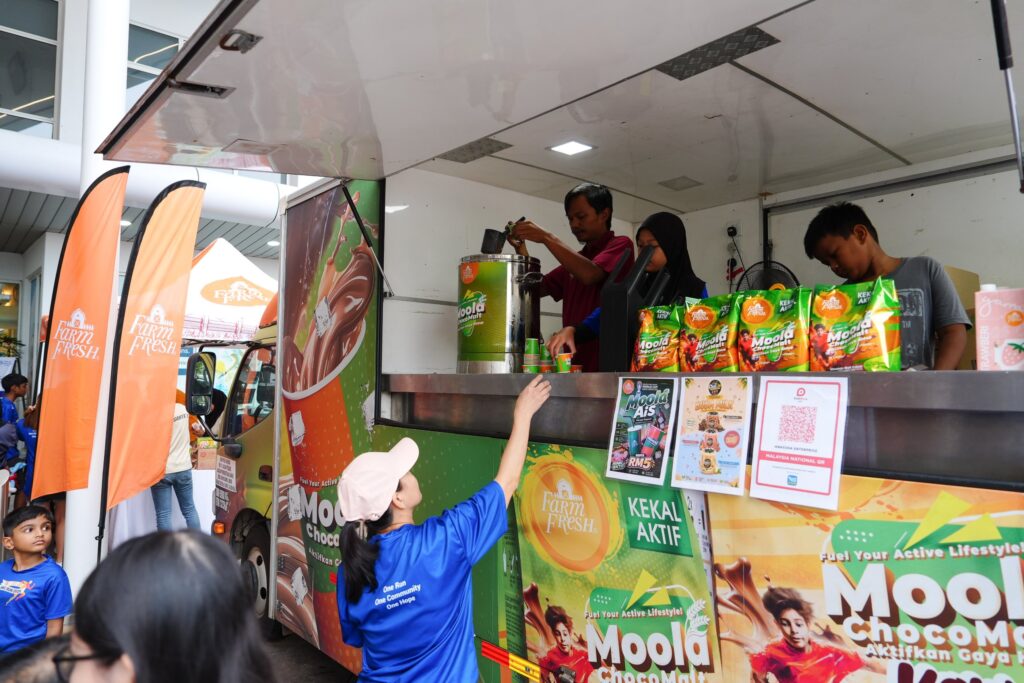 Farm Fresh Moola ChocoMalt food truck serving drinks to participants